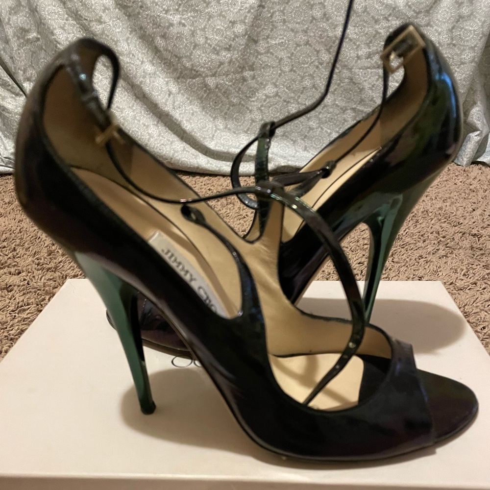 Women’s heel. Patent leather with 4 inch heel!
